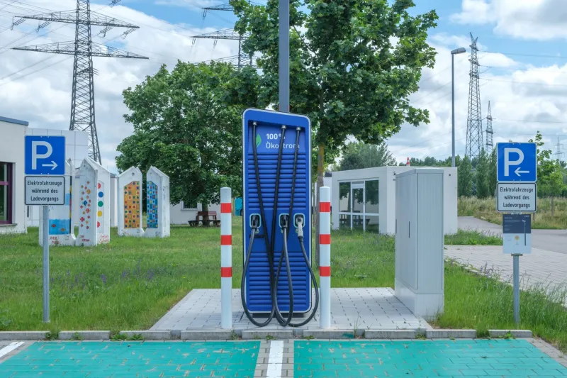 Sorteos con enchufe: el coche eléctrico se convierte en el nuevo gran premio de las marcas en España